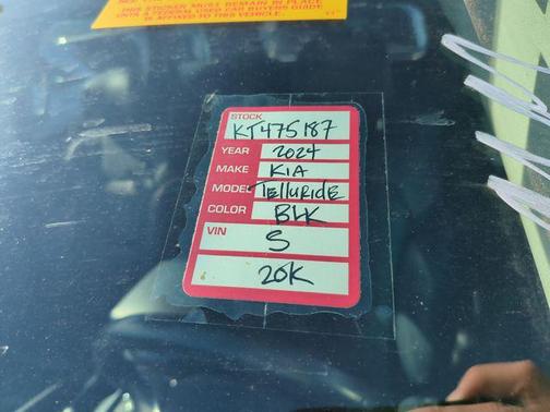 Ebony Black 2024 Kia Telluride S