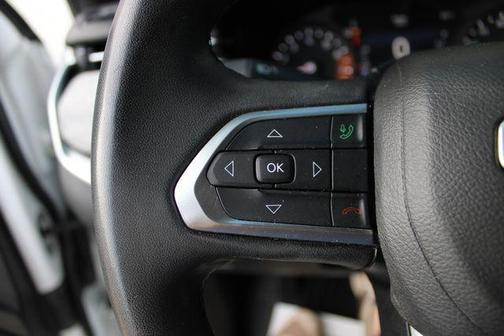 Bright White Clearcoat 2023 Jeep Compass Latitude