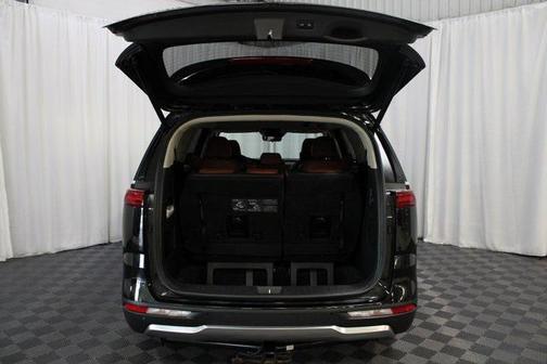 2022 Kia Carnival SX