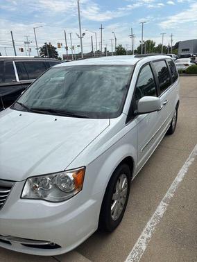 Bright White Clearcoat 2015 Chrysler Town & Country Touring