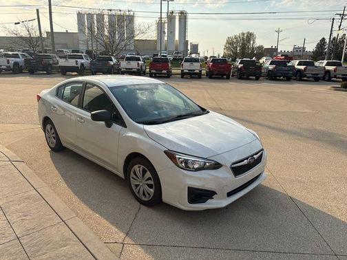 Crystal White Pearl 2018 Subaru Impreza 2.0i