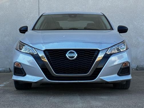 2021 Nissan Altima SR FWD