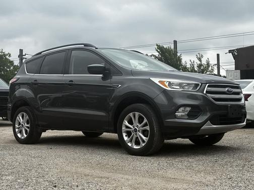 Magnetic Metallic 2018 Ford Escape SE