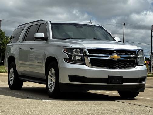 Silver Ice Metallic 2018 Chevrolet Suburban LT