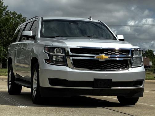 Silver Ice Metallic 2018 Chevrolet Suburban LT SUV