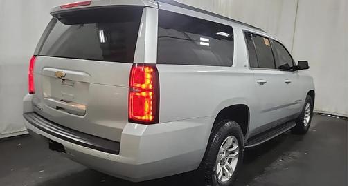 Silver Ice Metallic 2018 Chevrolet Suburban LT