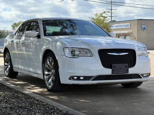 2017 Chrysler 300 Limited