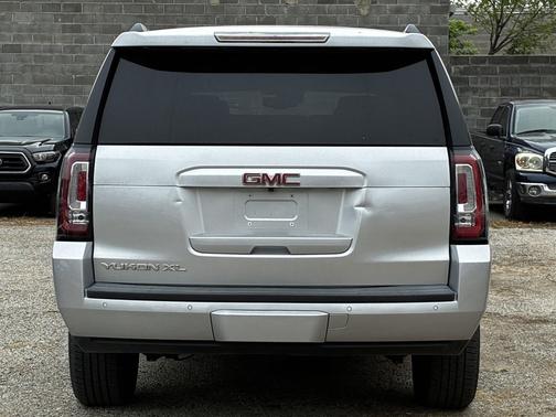 Quicksilver Metallic 2017 GMC Yukon XL SLT