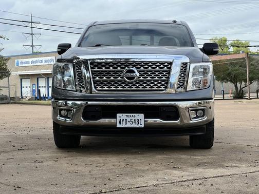 2019 Nissan Titan SV