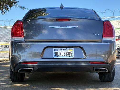 2016 Chrysler 300 Limited