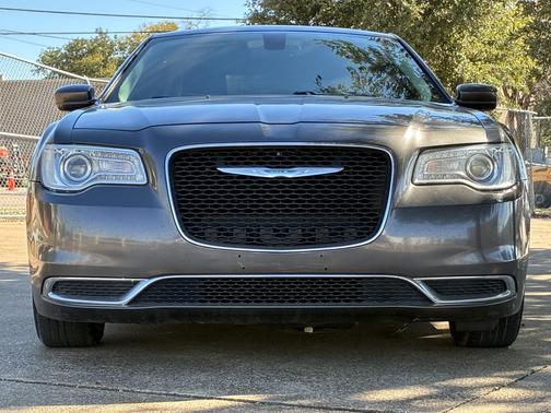 2016 Chrysler 300 Limited