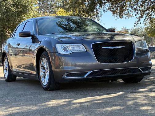 2016 Chrysler 300 Limited