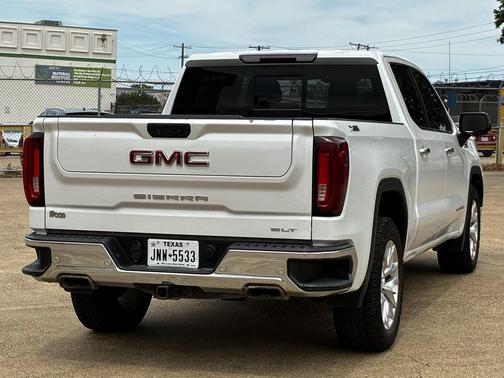 White Frost Tricoat 2021 GMC Sierra 1500 SLT