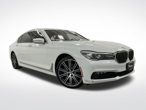 Alpine White 2018 BMW 740 xDrive