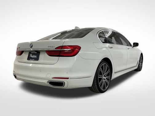 Alpine White 2018 BMW 740 xDrive