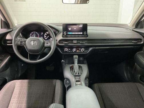 Platinum White Pearl 2023 Honda HR-V LX