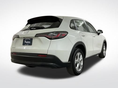 Platinum White Pearl 2023 Honda HR-V LX