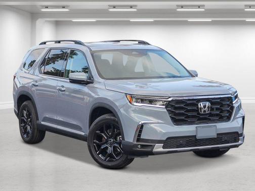 2025 Honda Pilot Touring 8-Passenger