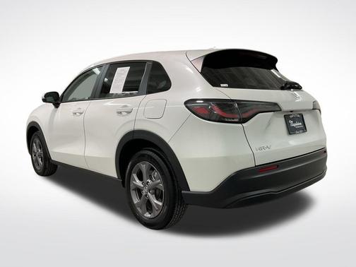 Platinum White Pearl 2026 Honda HR-V LX