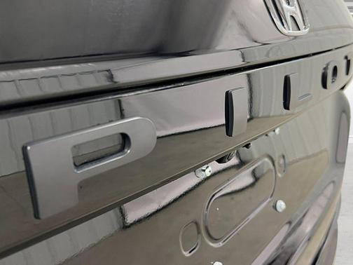 2025 Honda Pilot Touring 8-Passenger