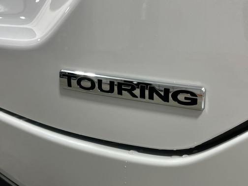Platinum White Pearl 2026 Honda Pilot Touring 8-Passenger