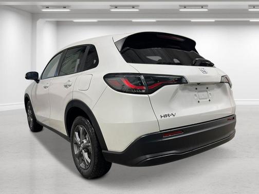 Platinum White Pearl 2026 Honda HR-V LX