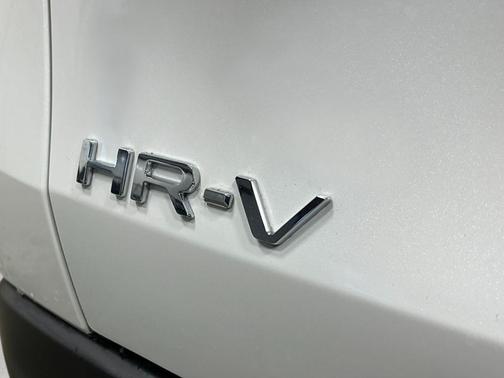 Platinum White Pearl 2026 Honda HR-V LX