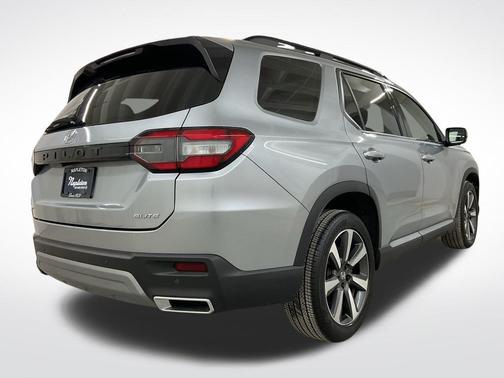 2023 Honda Pilot AWD Elite