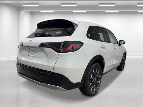 Platinum White Pearl 2027 Honda HR-V EX-L
