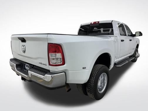 2022 RAM 3500 Tradesman Crew Cab 4x4 8' Box