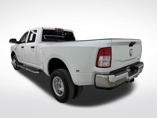 2022 RAM 3500 Tradesman Crew Cab 4x4 8' Box