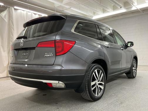 Modern Steel Metallic 2017 Honda Pilot Elite