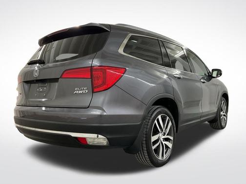 Modern Steel Metallic 2017 Honda Pilot Elite