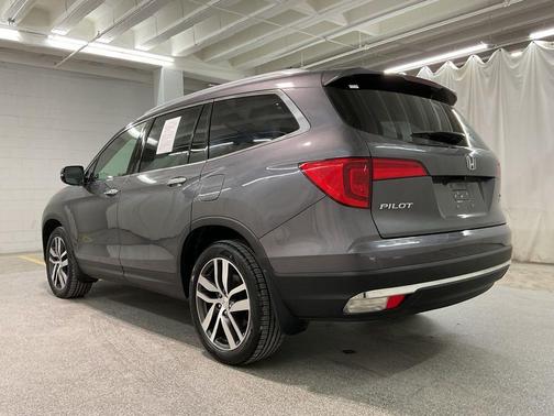 Modern Steel Metallic 2017 Honda Pilot Elite