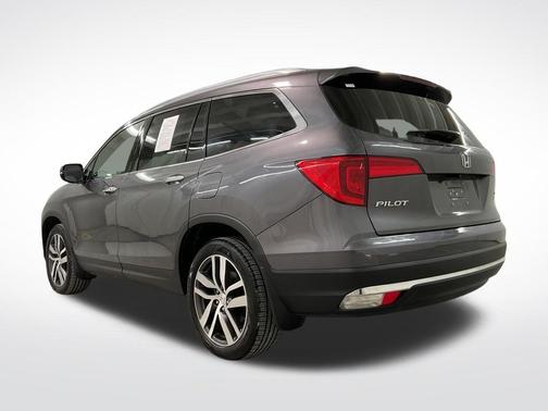 Modern Steel Metallic 2017 Honda Pilot Elite