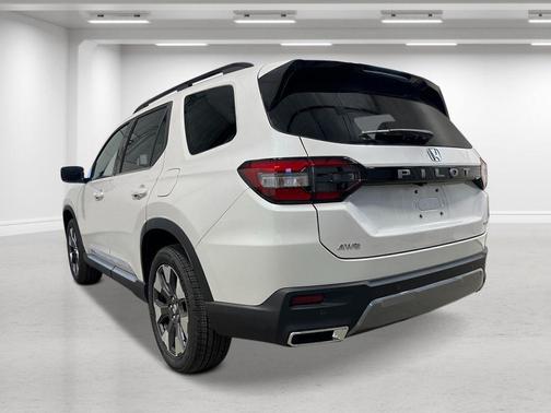 Platinum White Pearl 2026 Honda Pilot Elite