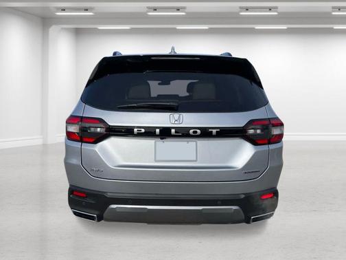 Solar Silver Metallic 2026 Honda Pilot Touring 8-Passenger