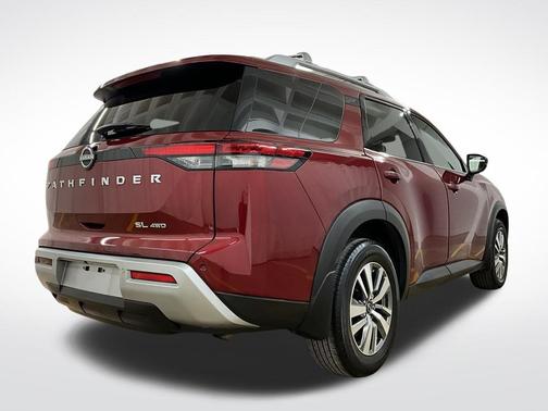 2022 Nissan Pathfinder SL 4WD