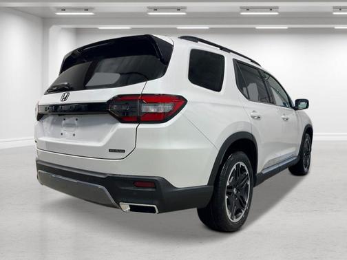 Platinum White Pearl 2026 Honda Pilot Touring 8-Passenger