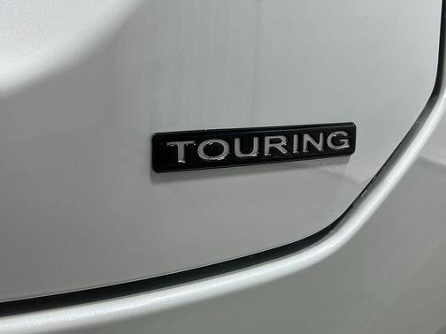 Platinum White Pearl 2026 Honda Pilot Touring 8-Passenger