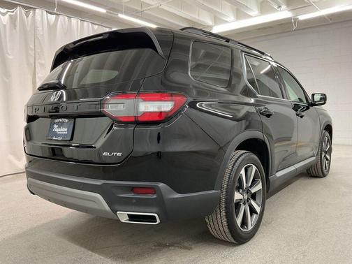 2023 Honda Pilot AWD Elite