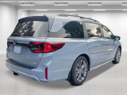 Sonic Gray Pearl 2026 Honda Odyssey Touring