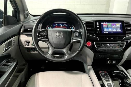 2022 Honda Pilot Touring 8-Passenger