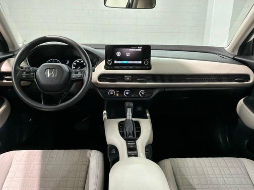 Platinum White Pearl 2023 Honda HR-V LX