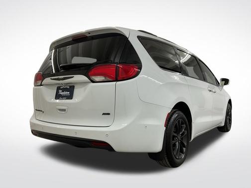 Bright White Clearcoat 2020 Chrysler Pacifica L