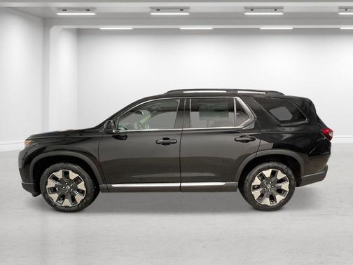 Crystal Black Pearl 2026 Honda Pilot Touring 8-Passenger