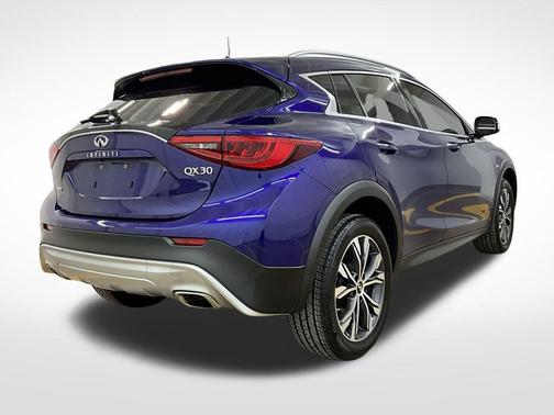 2018 INFINITI QX30 Luxury