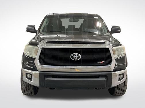 Black 2016 Toyota Tundra SR5