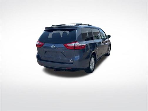2016 Toyota Sienna XLE