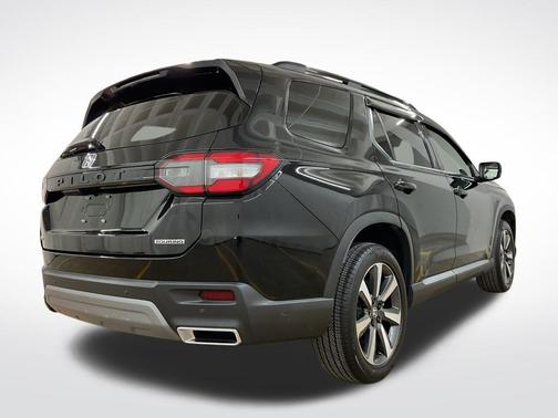 2023 Honda Pilot Touring 8-Passenger